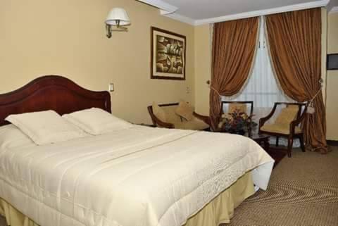 Hotel Prado Internacional Loja Exteriör bild