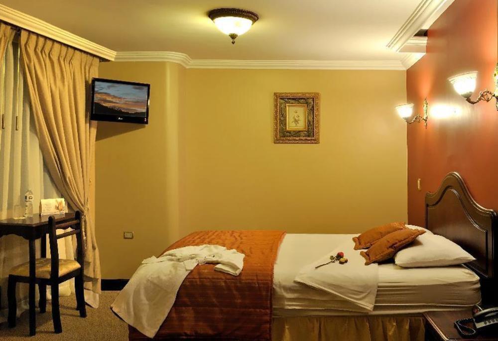 Hotel Prado Internacional Loja Exteriör bild
